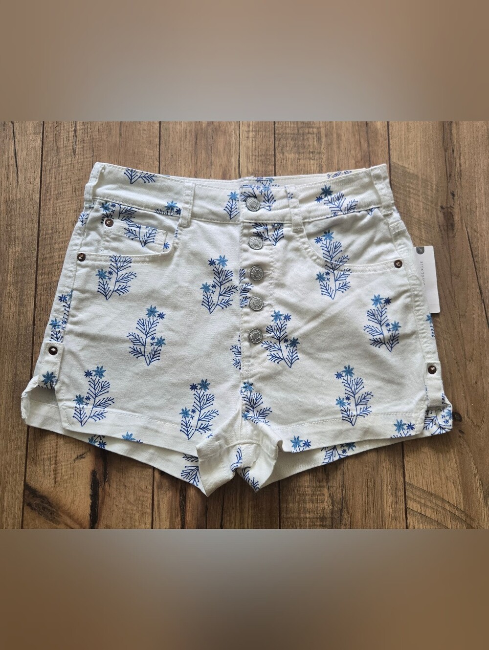 Anthropolgie Pilcro White Floral Denim Shorts - Picture 3 of 9